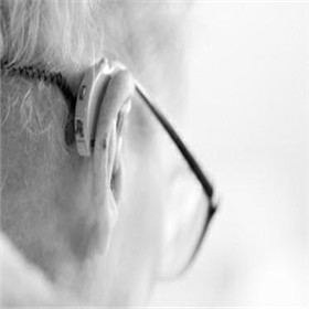 【大连助听器总部】多品牌可选0411-84338707 听觉保健从定期的听力检查开始。若想对个人的听力情况有一个详尽的了解，必须要做一系列的听力检测，大连助听器总部免费给您听力检测，评估。  助听器虽然功能强，但是每个人佩戴的效果也是千差万别，这要取决于个人听力损失的类型、程度，时间长短有无其他言语功能性的疾病，所以准确的效果评估和专业的验配很重要。鸿声助听器有限公司是专业助听器验配中心。大连共有6家店面，总部成立于1998年，中心有国家三级，四级验配师常年坐诊，验配专业，服务周到深受广大用户好评。  大